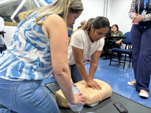 Hospital Cidade do Sol treina equipes para agir em emergências cardíacas
