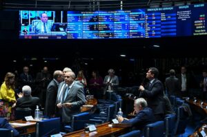 Senado enfraquece Lei da Ficha Limpa