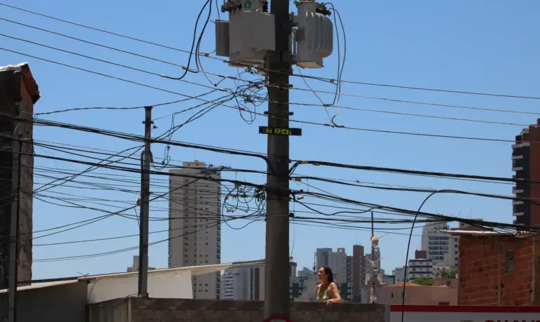 Furto de energia gera prejuízo de R$ 10,3 bilhões e deixa 45 mortos em 2024