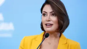 Michelle cai, Lula lidera no Índice Datrix
