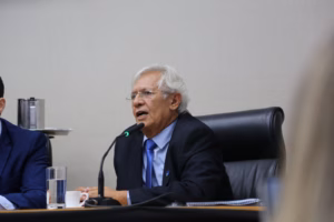 CLDF reconduz Raimundo Ribeiro à presidência da Adasa