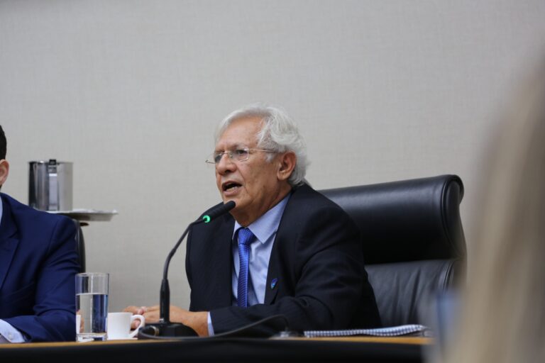 CLDF reconduz Raimundo Ribeiro à presidência da Adasa