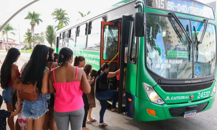 Setor de serviços cresce 0,1% em agosto e atinge maior nível da série histórica, aponta IBGE