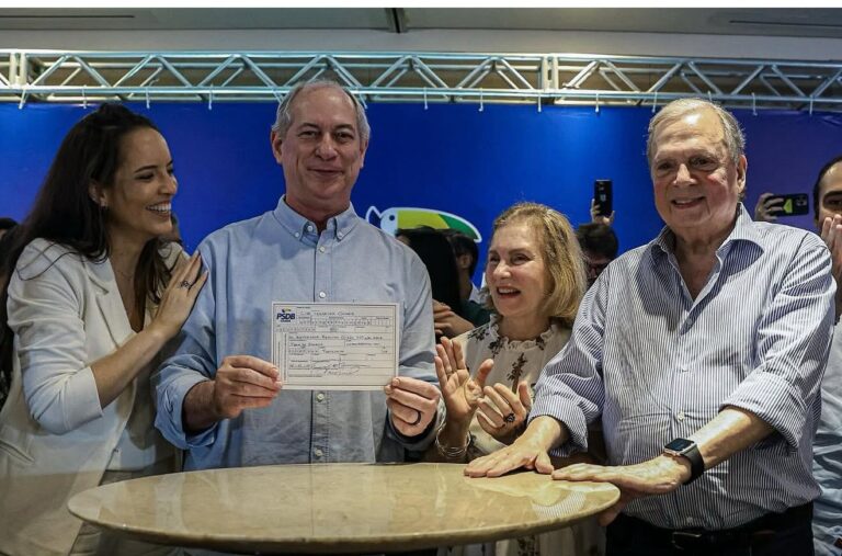 Tasso manda calar e causa fuga em filiação de Ciro