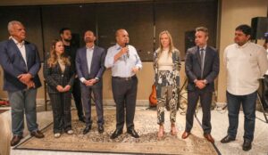 Ibaneis anuncia terrenos para igrejas em jantar com líderes da fé