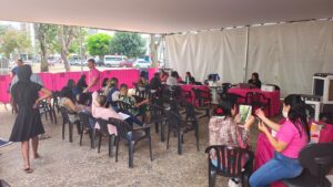 Sesc-DF leva cuidados e prevenção do Outubro Rosa à Praça do Relógio