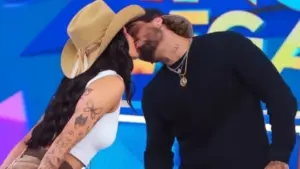 Zé Felipe e Ana Castela trocam selinho no ‘Domingo Legal’