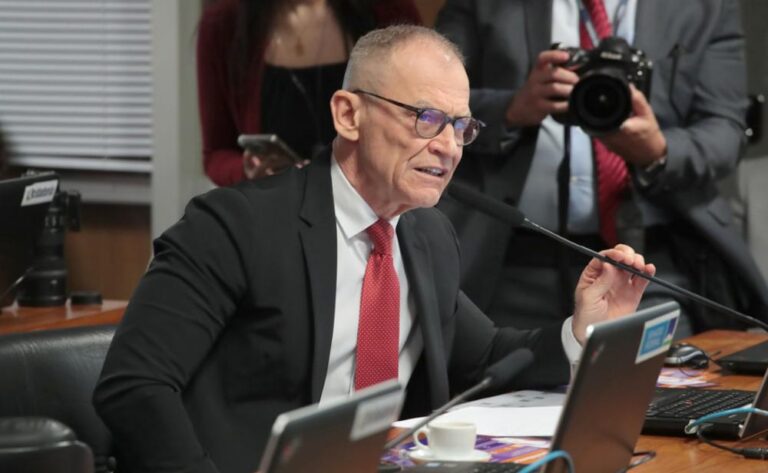 Contarato toma o volante da CPI e promete “medo no crime”