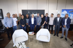 Ibaneis recebe grupo político no Buriti