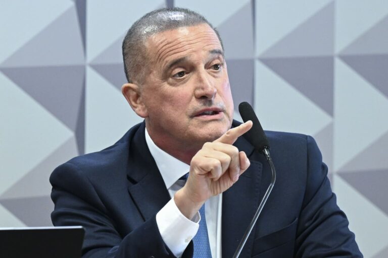 Confusão marca CPMI do INSS durante fala de Onyx