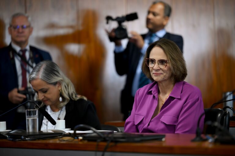 Damares denuncia Cappelli ao MP por campanha antecipada