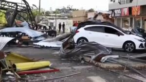 Tornado devasta cidades no Paraná e deixa cinco mortos