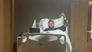 Neymar passa por cirurgia no joelho após recado a Ancelotti