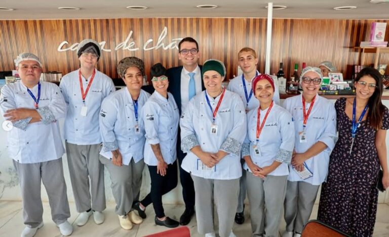 Alunos do Senac-DF comandam a Casa de Chá em aula prática gastronômica