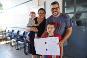 Goiás Social e Agehab entregam benefícios habitacionais a 415 famílias