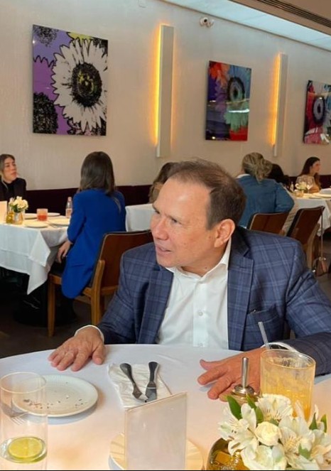 Presidente do BRB tem celular furtado em arrastão no Rio