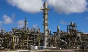 Petrobras e Braskem firmam contratos de US$ 17,8 bilhões para fornecimento de insumos petroquímicos