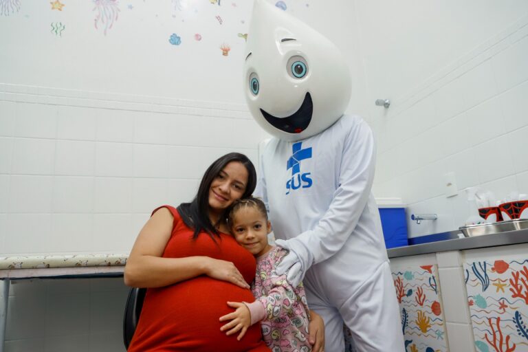 Gestantes poderão tomar a vacina VSR neste sábado (6)