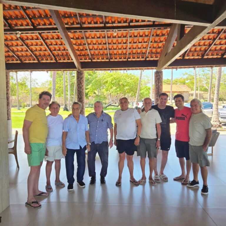 Cid Gomes reaparece e confirma apoio a Rogério Aguiar