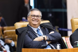 STF torna ré mulher que insultou Flávio Dino em voo