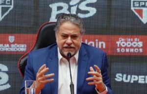 Conselho do São Paulo aprova impeachment e afasta Julio Casares