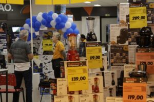 Vendas no varejo do DF avançam e serviços recuam em novembro de 2025, segundo IBGE