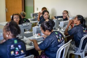 Programa de capacitação para mulheres de baixa renda alcança mais uma região do DF