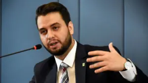 PF prende Filipe Martins por ordem do STF