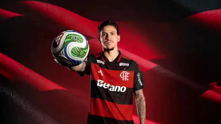 Flamengo lança uniforme 2026 inspirado nos anos 80