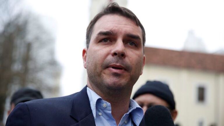 Pesquisa mostra Flávio Bolsonaro em empate técnico com Lula