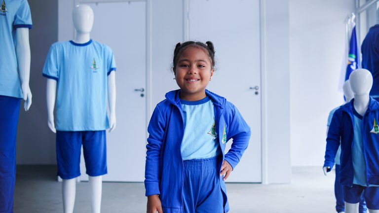 Cartão Uniforme Escolar beneficia famílias e fortalece o comércio local no DF